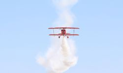 Kadın akrobasi pilotu cumhuriyetin 101. yaşını özel uçuşuyla kutladı