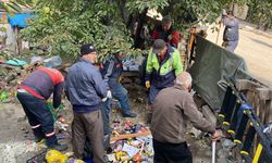 Karabük'te ev ve bahçesinden 1 kamyon çöp toplandı