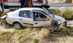 Konya'da otomobil devrildi, 2 kişi yaralandı