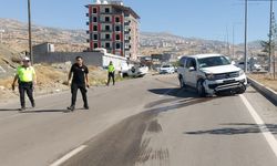 Şırnak'ta pikap ile otomobilin çarpıştığı kazada 3 kişi yaralandı