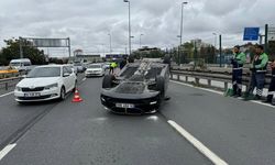 Şişli'de bariyerlere çarpan otomobilin sürücüsü yaralandı