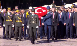 Cumhurbaşkanı Erdoğan ve devlet erkanı Anıtkabir'i ziyaret etti