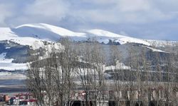 Kars'ta soğuk hava Ardahan'da kar etkili oluyor