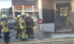 Avcılar'da metrobüsün motorunda çıkan yangın söndürüldü