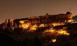 Elazığ'ın tarihi Harput Mahallesi gece görüntülendi