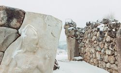 Anadolu'nun en eski yerleşim yerlerinden Hattuşa Antik kenti beyaza büründü