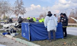 Bursa'da ağaçlara çarparak devrilen kamyonetteki 2 kişi öldü