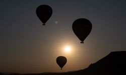 DOSYA HABER/İŞ'İN ÖTESİ - Kapadokya'nın balon pilotları uçuş güvenliği için gökyüzünde orkestra uyumuyla hareket ediyor