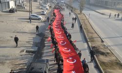 Hakkari'de öğretmenler, şehit meslektaşları için yürüdü