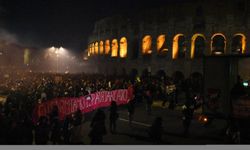 İtalya'da kadınlara yönelik şiddet protesto edildi