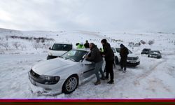 Malatya-Kayseri kara yolunda mahsur kalan araçlar kaldırıldı