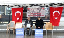 Muşlu aileler DEM Parti binası önündeki "evlat nöbeti"ni sürdürdü