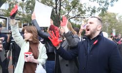 Sırbistan'da tren istasyonunda 14 kişinin ölmesi nedeniyle protesto düzenlendi