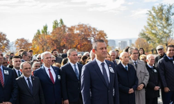 CHP Genel Başkanı Özel, Bülent Ecevit'in kabrini ziyaret etti: