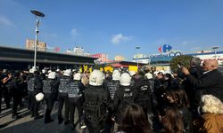 Esenyurt'ta CHP'lilerin kayyum protestosunu polis engeli