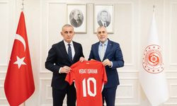 TFF Başkanı Hacıosmanoğlu bakanları ziyaret etti