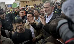 İspanya’da sel bölgesinde halk Kral Felipe ve Başbakanı protesto etti