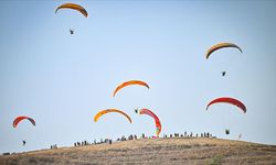 Adana'da 13. Kostümlü Yamaç Paraşütü Festivali başladı