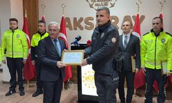 Aksaray Valisi Kumbuzoğlu polislere teşekkür plaketi verdi