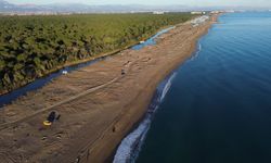 Antalya'da çardaklardan temizlenen Kumköy Sahili eski haline döndü