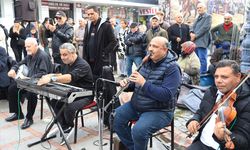 Edirne'de Roman çeribaşısının caddede çektiği klip açık hava konserine döndü