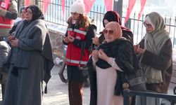 Erzurum'da 58 yıl önce yangında şehit olan 65 asker mezarları başında anıldı