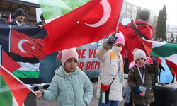 Erzurum'da hekim ve sağlıkçılar, soğuk havaya rağmen Gazze için yürüdü