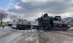 Eskişehir'de lastiği patlayan tır karşı şeride geçerek başka bir tırla çarpıştı