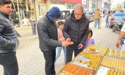 Uşak, Manisa ve Konya'daki Suriyeliler, Baas rejiminin devrilmesini kutladı