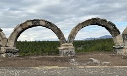 Uşak'taki Blaundos Antik Kenti'nin su kemerleri ayağa kaldırılıyor