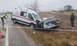 Yozgat'ta ambulansla otomobilin çarpıştığı kazada 1 kişi öldü