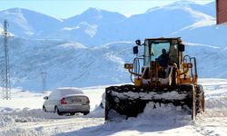 Muş'ta olumsuz hava koşullar, 23 yerleşim yerine ulaşımı kapattı