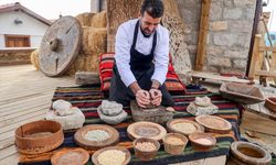 Çatalhöyük'teki "8 bin 600 yıllık buluntu"dan esinlenip ekmek pişirdi