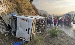 Aydın'da devrilen tur midibüsündeki 23 kişi yaralandı