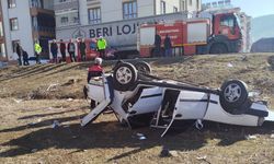 Bingöl'de takla atan otomobildeki 2 kişi yaralandı