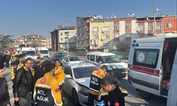 Esenler'de 2 aracın karıştığı trafik kazasında 6 kişi yaralandı