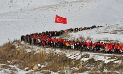 GÜNCELLEME 2 - Türkiye, "Bu toprakta izin var" temasıyla Sarıkamış'ta şehitler için yürüdü