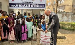 Kamerun’da Türkiye Diyanet Vakfı, "Yetim Himaye Bursu" programı düzenledi