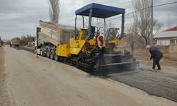 Kayseri Büyükşehir Belediyesi, Sarıoğlan'da yol bakım ve onarımı yapıyor