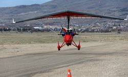 Turistler Kapadokya'yı "microlight" ile gökyüzünden keşfediyor