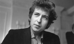 Bob Dylan'ın "Mr. Tambourine Man" şarkısının taslakları yarım milyon dolara alıcı buldu