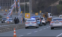 CHP'den AKP bayraklarının polis kontrolünde asılmasına tepki