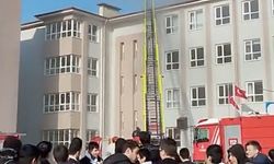 Arnavutköy'de bir okulun bina boşluğunda çıkan yangın söndürüldü