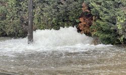 Bakırköy'de İSKİ'ye ait su borusu patladı