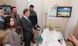 Bingöl Valisi Usta, otobüs kazasında yaralananları ziyaret etti: