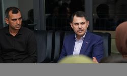Bakan Kurum, Hatay'da depremzede İpek ailesinin yeni evine misafir oldu