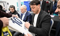 Cumhurbaşkanı Başdanışmanı Kılıç ve AK Parti MKYK üyesi Özil İngiltere'de iftara katıldı