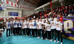 Efeler Ligi'ne yükselen Gebze Belediye Spor Kulübü, şampiyonluk kupasına kavuştu