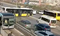 GÜNCELLEME - Esenyurt'ta İETT otobüsünün 2 araca çarptığı kazada 1 kişi yaralandı