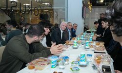 İstanbul Valisi Gül, Fatih'te gençlerle oruç açtı
